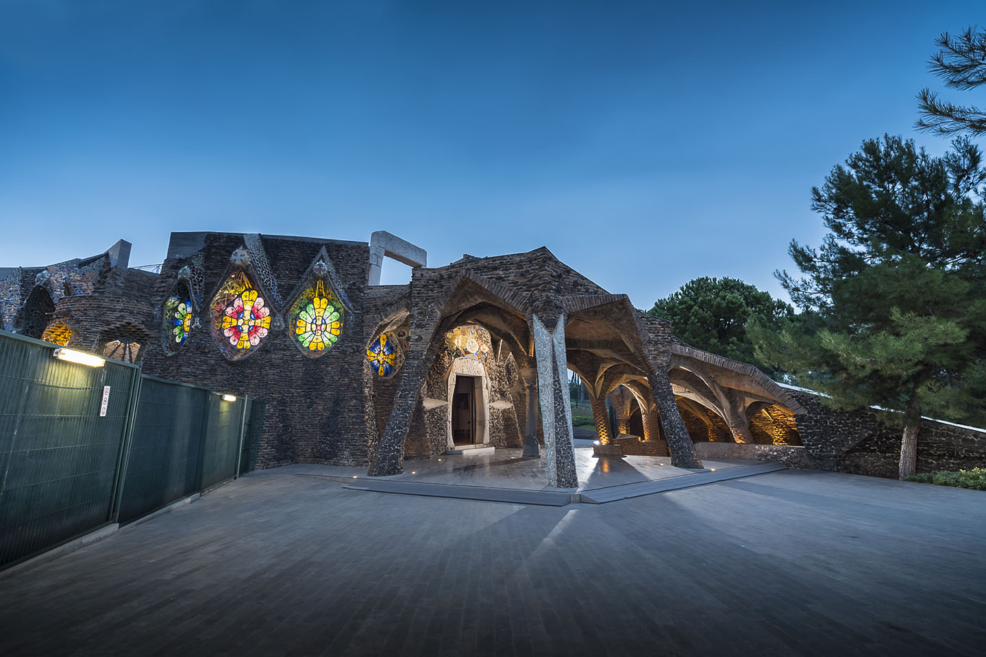 Cripta Gaudí y Colònia Güell