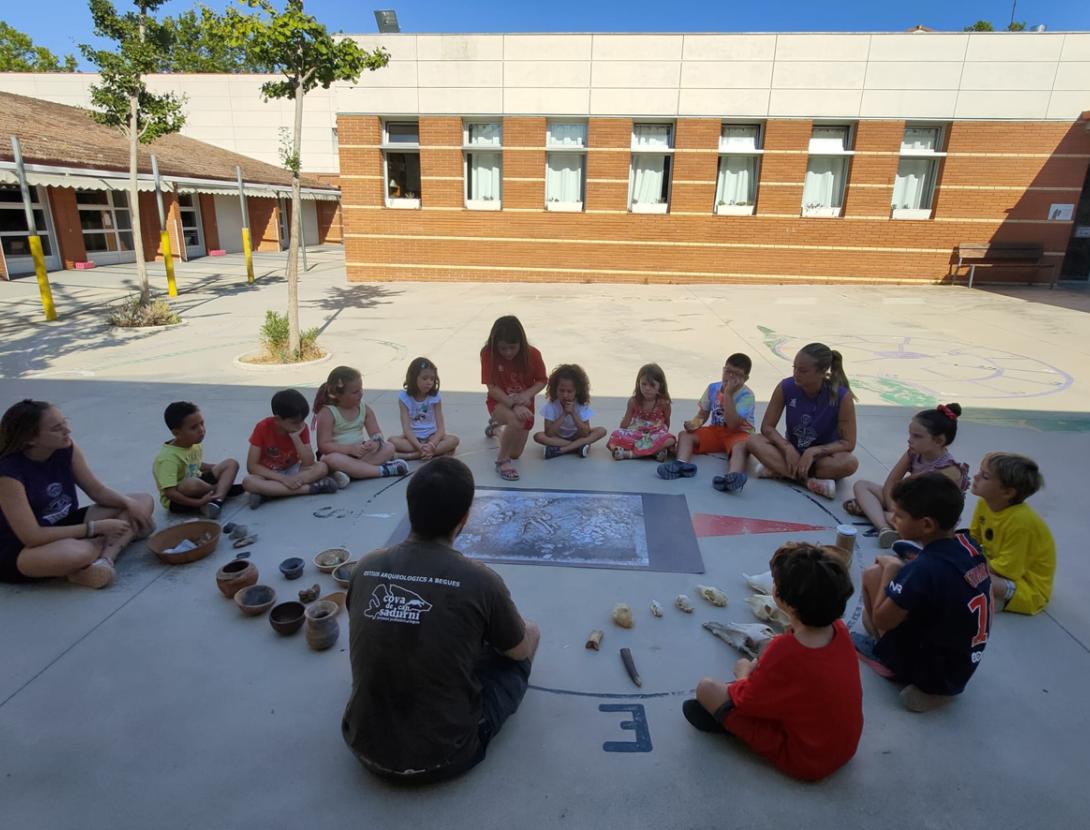 Taller de manipulació de materials arqueològics ''TOCA-TOCA''