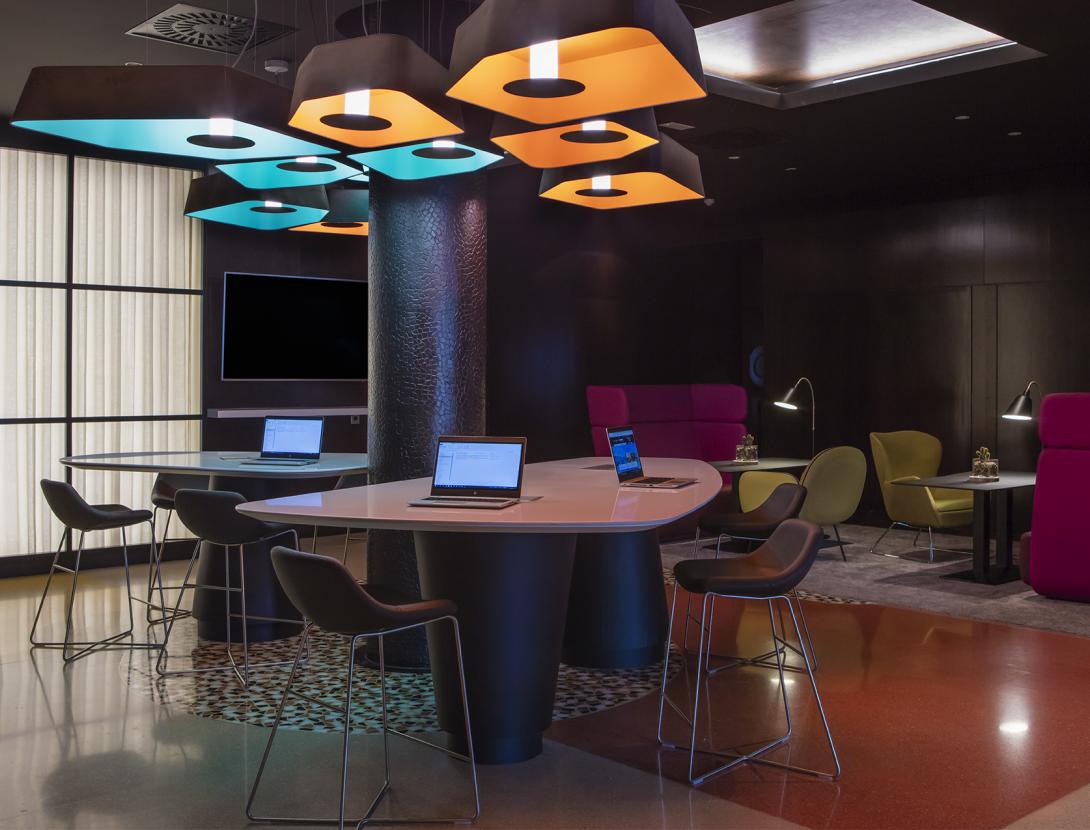 Novotel coworking interior 031.jpg